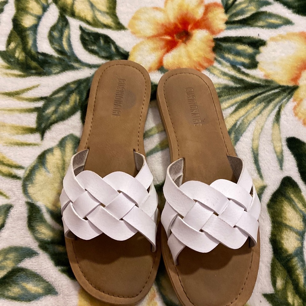 These are a pair of cute slide in sandals Great support they are a size 9